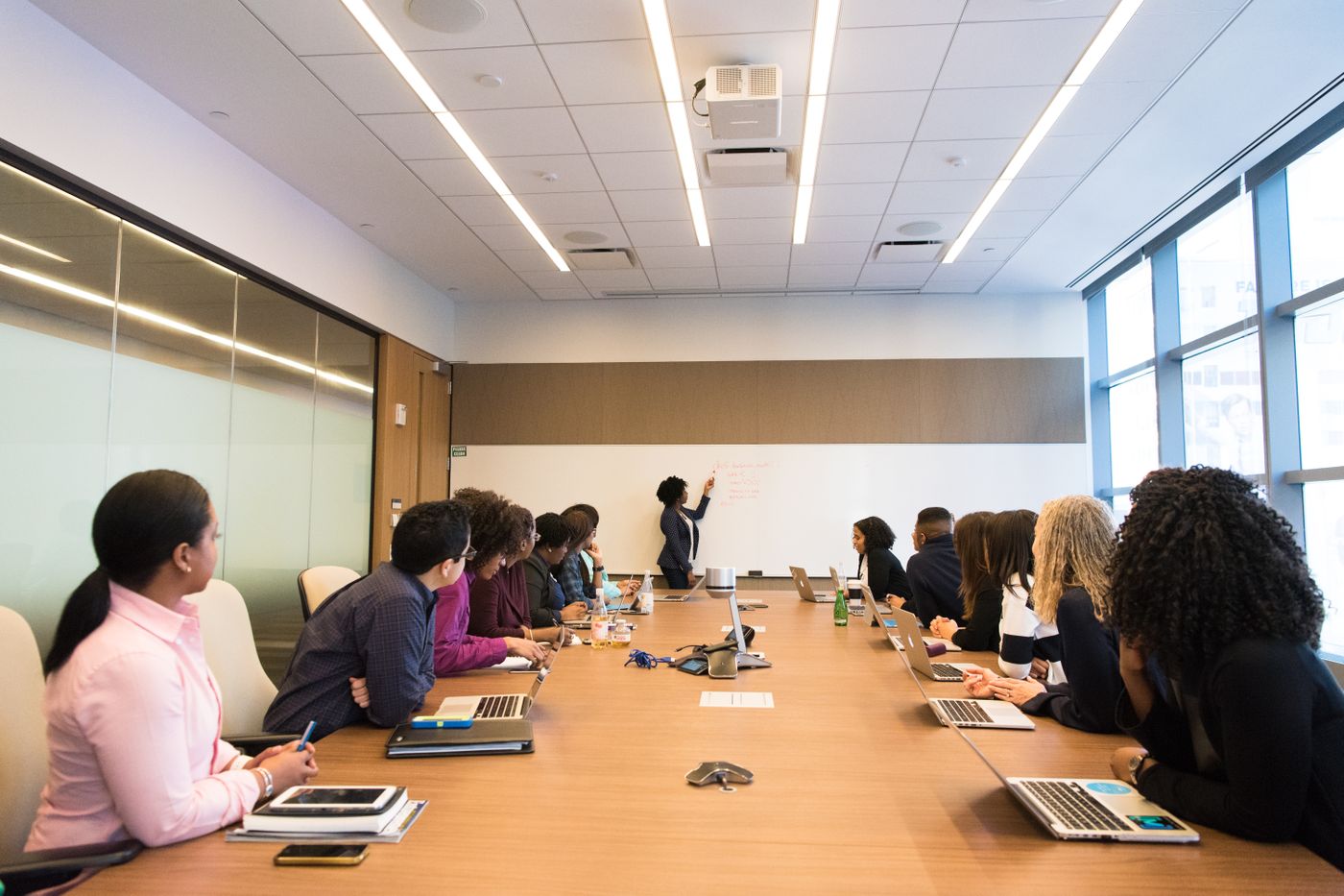 Spotlight-style meeting room for presentation prep